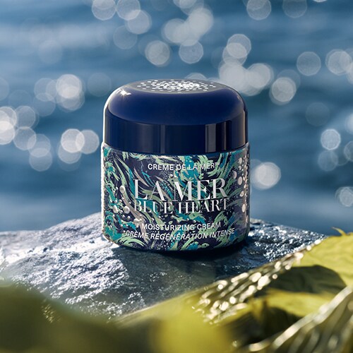Entdecken Sie unsere limitierte Blue Heart Crème de la mer